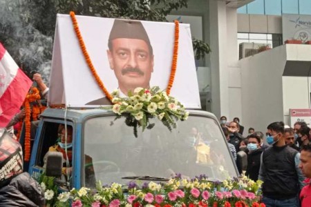 नेपाली कांग्रेसले तीन दिनसम्म पार्टीको झण्डा आधा झुकाउने